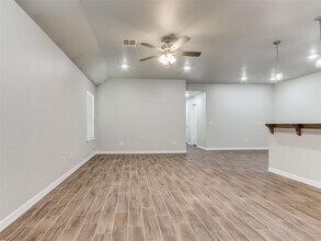 621 Maleah Pl in Yukon, OK - Building Photo - Building Photo