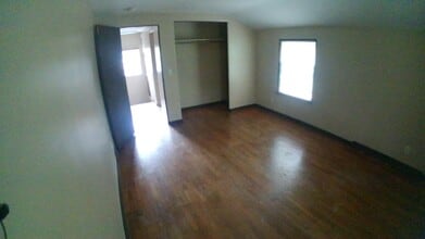 2718 Roseland Ave in East Lansing, MI - Foto de edificio - Building Photo