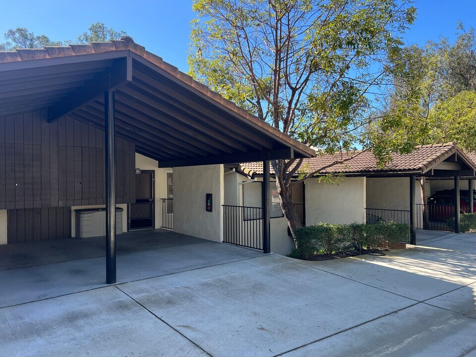 850 Highland Dr in Santa Barbara, CA - Building Photo