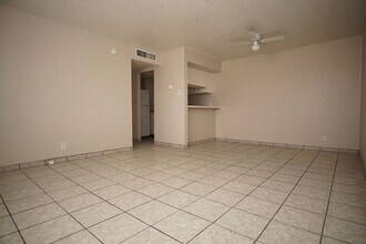 4700 Maxwell Ave-Unit -7 in El Paso, TX - Building Photo - Building Photo