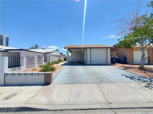 4577 Vía San Marco in Las Vegas, NV - Building Photo - Building Photo