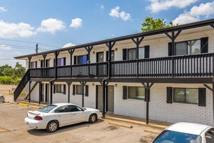 Oak Street Flats in Arlington, TX - Building Photo