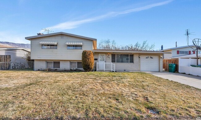 property at 922 N 60 E