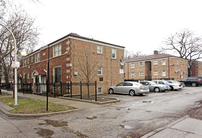 2145-2155 W Highland Ave in Chicago, IL - Building Photo - Building Photo