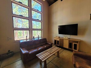 39046 Robin Rd in Big Bear Lake, CA - Building Photo - Building Photo