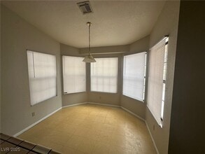 5709 Palma del Sol Way in Las Vegas, NV - Building Photo - Building Photo