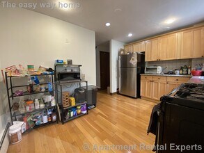 24 Saville St, Unit 2 in Cambridge, MA - Foto de edificio - Building Photo