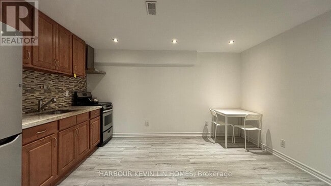 property at 8 Hacienda Dr