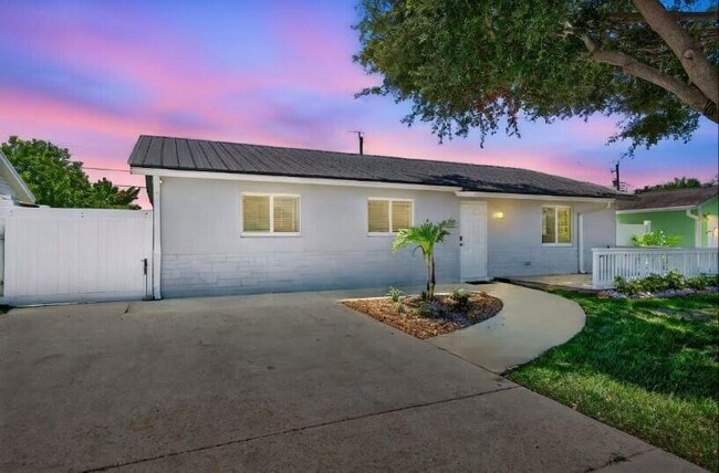 516 E Whitney Dr in Jupiter, FL - Building Photo - Building Photo