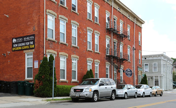 232 Donahue in Cincinnati, OH - Foto de edificio - Building Photo