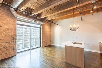 106 N Aberdeen St, Unit 5 in Chicago, IL - Building Photo - Building Photo