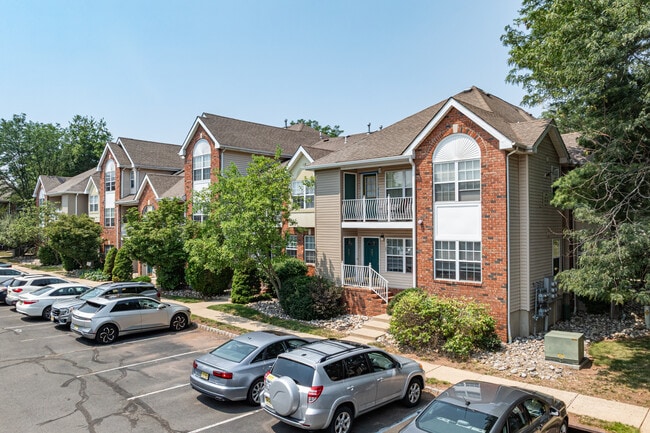 Pike Run Village in Belle Mead, NJ - Foto de edificio - Building Photo