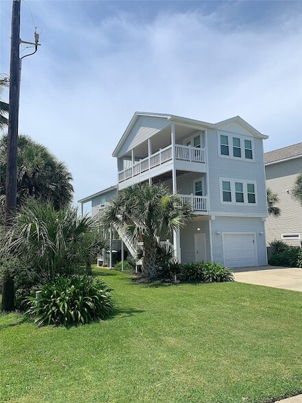 13414 Binnacle Way in Galveston, TX - Building Photo - Building Photo