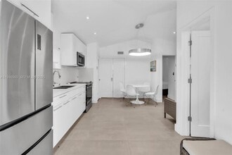 836 W 40th St in Miami Beach, FL - Building Photo - Building Photo