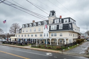 Morton House in Niantic, CT - Building Photo
