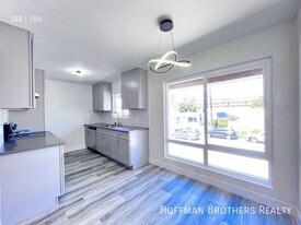 530 W Arbor Vitae St in Inglewood, CA - Building Photo