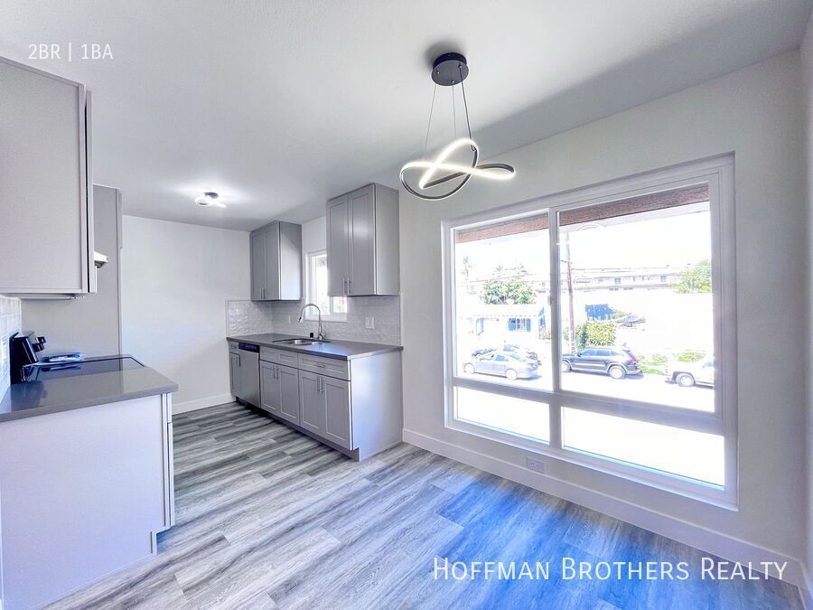 530 W Arbor Vitae St in Inglewood, CA - Building Photo