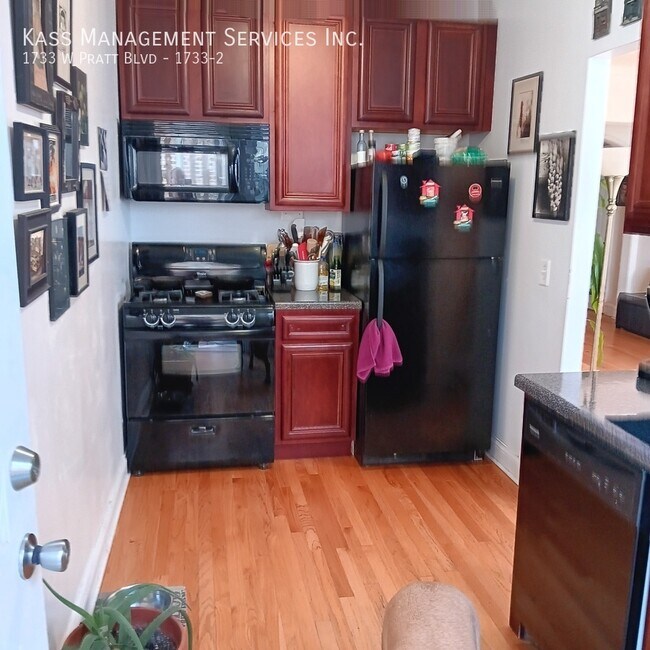property at 1733 W Pratt Blvd