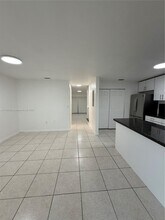 925 SW 8th St in Hallandale Beach, FL - Foto de edificio - Building Photo