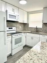 830 SW 74th Terrace in North Lauderdale, FL - Building Photo - Building Photo