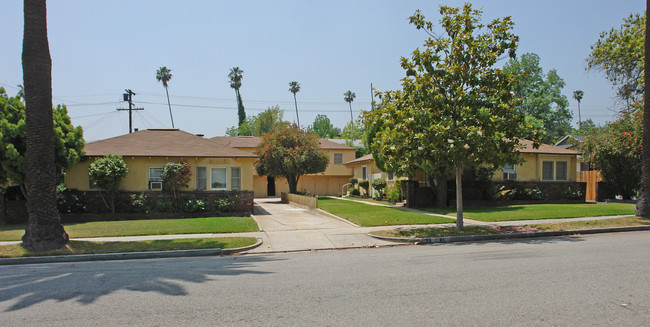 57-59 Greenwood Ave in Pasadena, CA - Foto de edificio - Building Photo