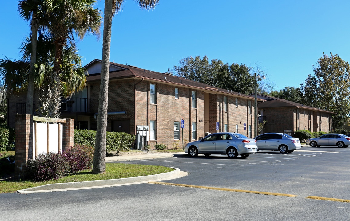Edgewater Park Apartments in Edgewater, FL - Foto de edificio