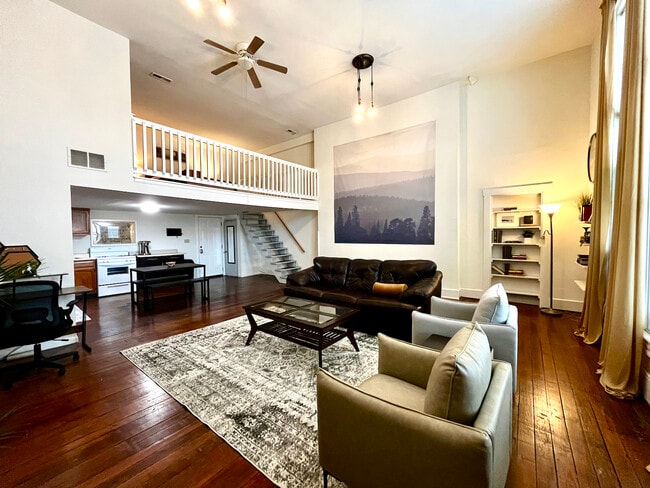 property at 33 N Paint St