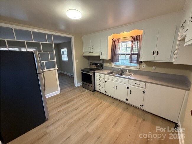 property at 3728 Dresden Dr E