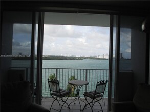 10350 W Bay Harbor Dr, Unit 7R in Bay Harbor Islands, FL - Foto de edificio - Building Photo