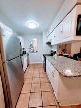11922 Congressional Dr in Tampa, FL - Foto de edificio - Building Photo