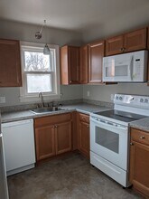 328 Bessemer Ave, Unit 2 in Grove City, PA - Building Photo - Building Photo