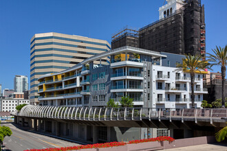 The Crest in Long Beach, CA - Foto de edificio - Building Photo