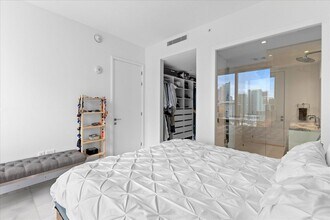 700 NE 26th Ter, Unit 2605 in Miami, FL - Foto de edificio - Building Photo