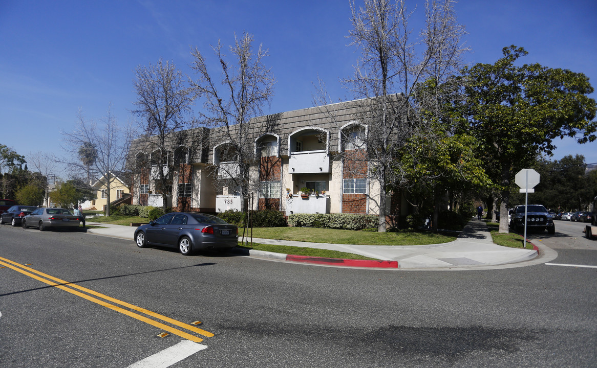 Residential Condominium in Glendale, CA - Building Photo