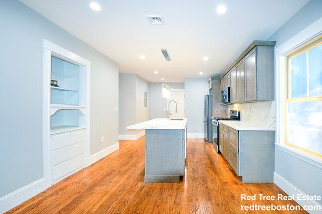 25 Firth Rd, Unit 2 in Boston, MA - Foto de edificio - Building Photo