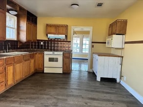406 Dayton St in West Orange, TX - Building Photo - Building Photo