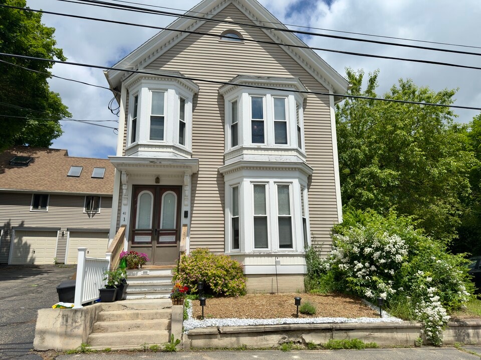 41 Pleasant St, Unit 1 in Somersworth, NH - Building Photo
