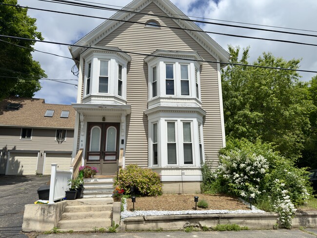41 Pleasant St, Unit 1