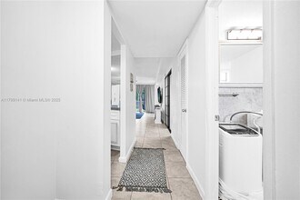 1670 NE 191st St in Miami, FL - Building Photo - Building Photo