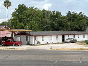 164 W Old Highway 83 in Rio Grande City, TX - Building Photo - Building Photo