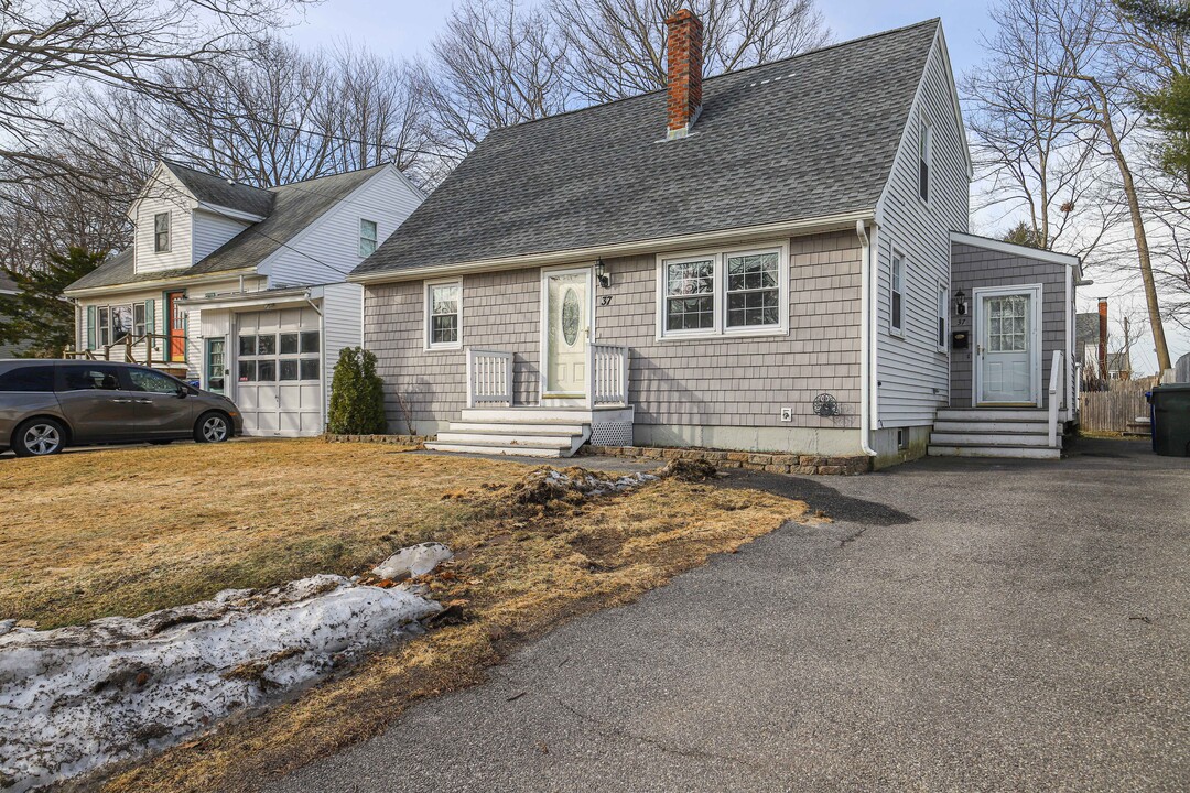 37 Linton St in South Portland, ME - Building Photo