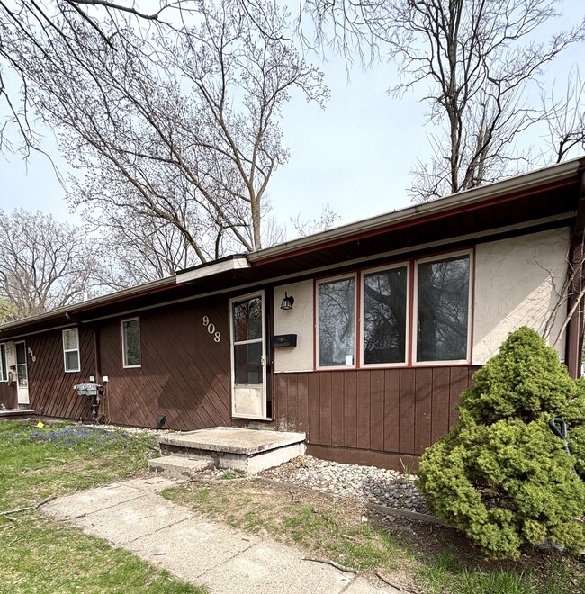908 Vincent Ct, Unit 908