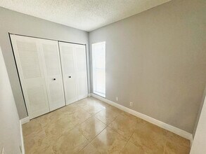 4411 Treehouse Ln in Tamarac, FL - Building Photo - Building Photo