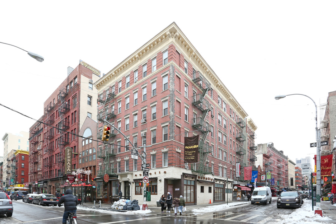 191-193 Grand St in New York, NY - Building Photo