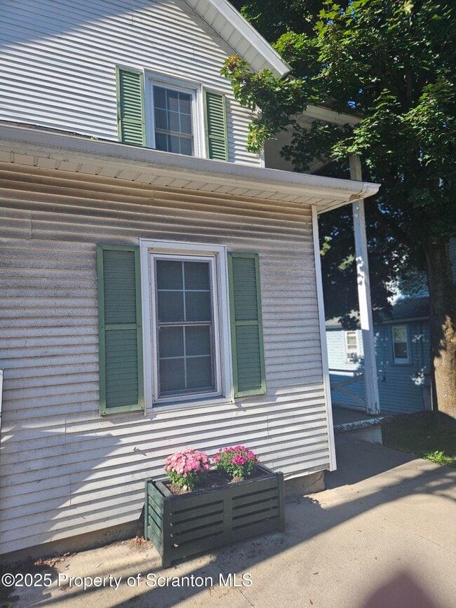 105 College Ave in Factoryville, PA - Building Photo - Building Photo