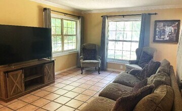 18816 Cimbora Dr in Spring Hill, FL - Building Photo - Building Photo