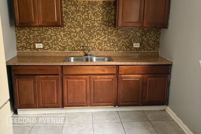 9320 S Saginaw Ave in Chicago, IL - Building Photo - Building Photo
