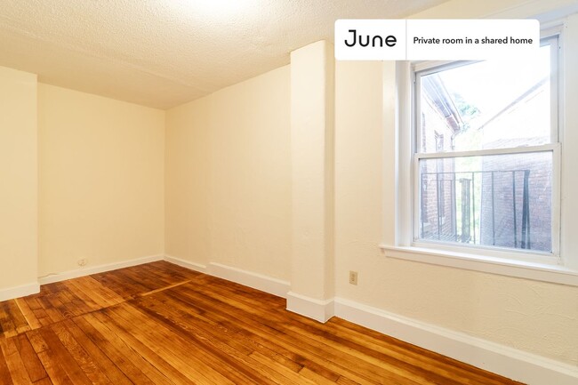 Private bedroom in 3 bed/1 bath Home in Boston, MA - Building Photo - Building Photo