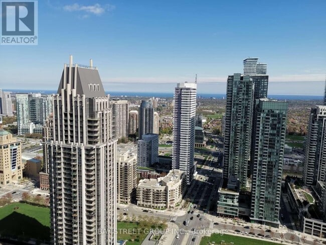 430-4430 Square One Dr in Mississauga, ON - Building Photo - Building Photo