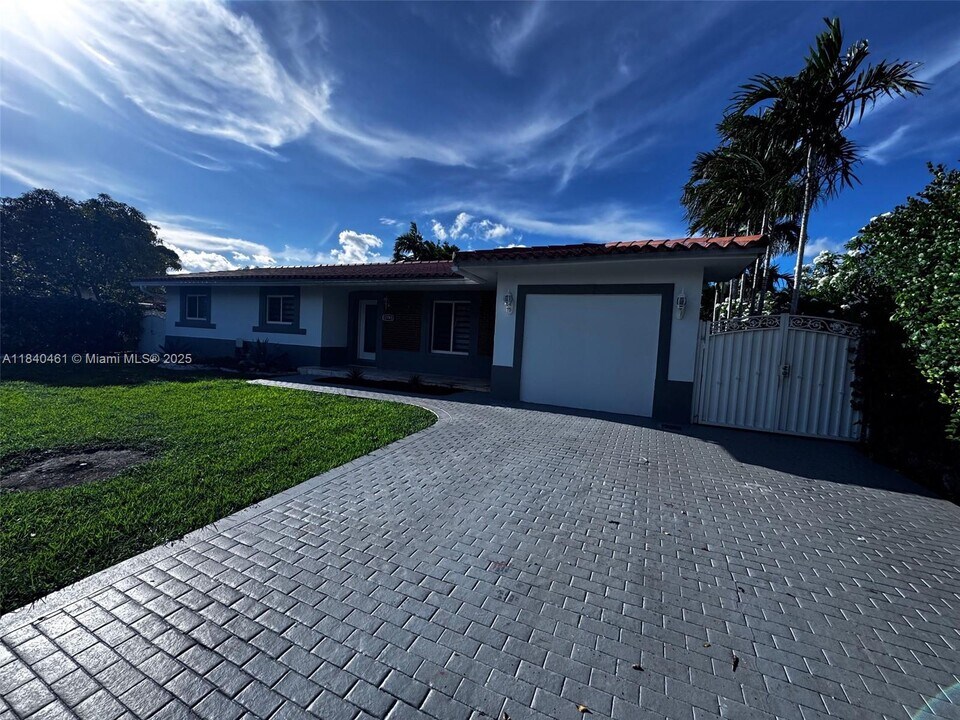 12745 SW 33rd Terrace in Miami, FL - Building Photo